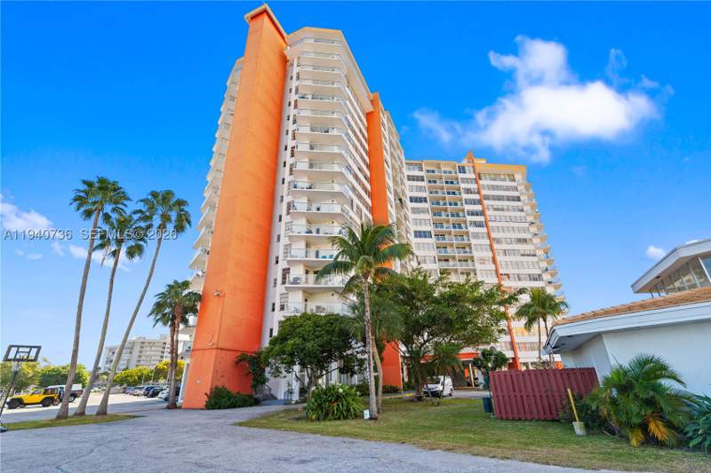 1 bedroom Condominium at 1351 NE Miami Gardens Dr 301E, Buckley Towers Condo - Ea, Miami — photo 2