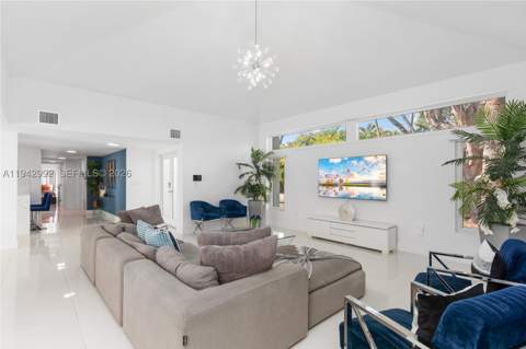 18555 SW 83rd Pl, Cutler Bay FL - photo 8 of 42