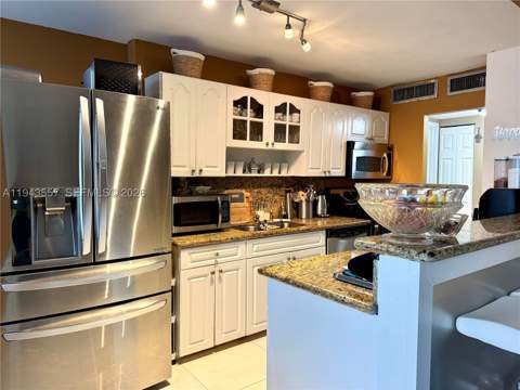 301 174th St 2201, Sunny Isles Beach FL - photo 18 of 19