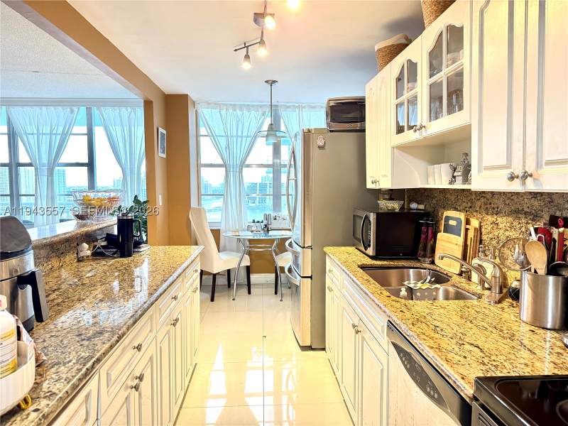 2 bedroom Condominium at 301 174th St 2201, Winston Towers 500 Condo, Sunny Isles Beach — photo 5