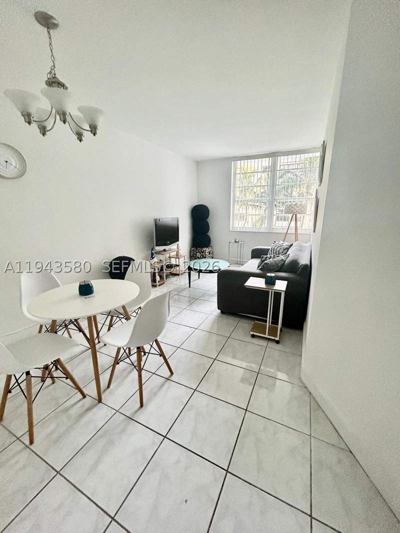 1 bedroom Condominium at 100 Lincoln Rd 524, The Decoplage Condo, Miami Beach — photo 2