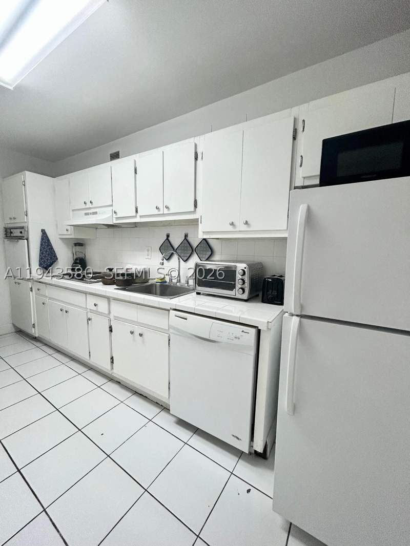 1 bedroom Condominium at 100 Lincoln Rd 524, The Decoplage Condo, Miami Beach — photo 4
