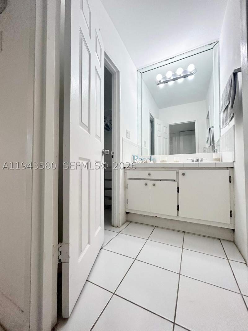 1 bedroom Condominium at 100 Lincoln Rd 524, The Decoplage Condo, Miami Beach — photo 5