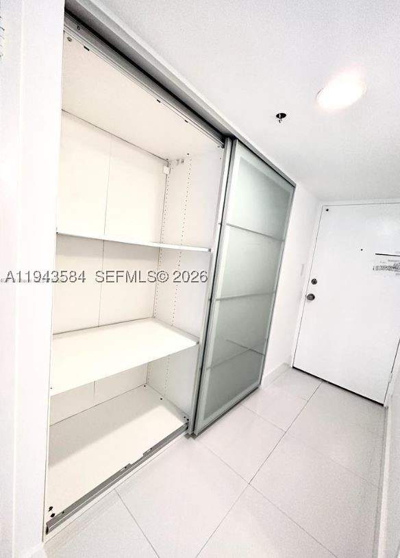 1 bedroom Condominium at 100 Lincoln Rd 526, The Decoplage Condo, Miami Beach — photo 4