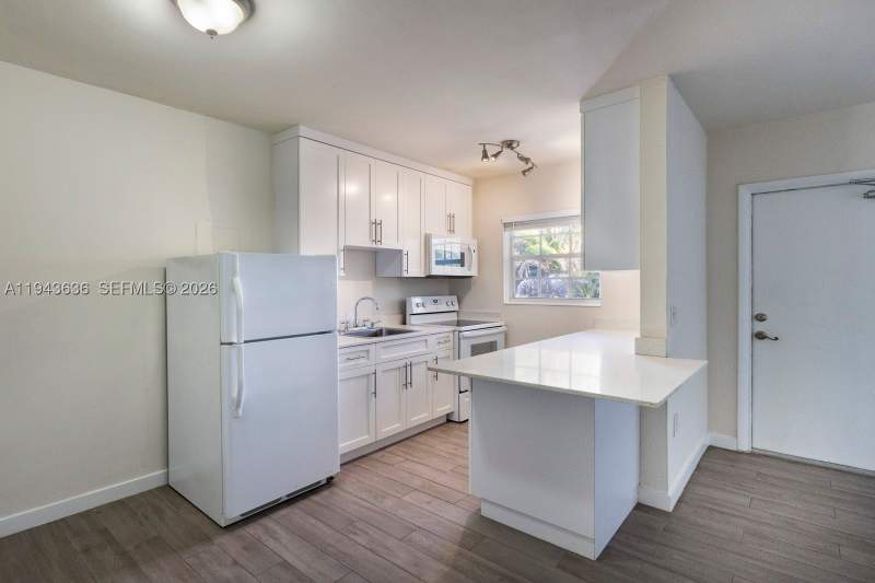 1 bedroom Condominium at 6511 Santona St C18, Santona Condo, Coral Gables — photo 2