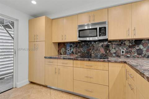 523 NE 38th St 6, Miami FL - photo 10 of 56