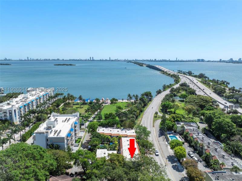 2 bedroom Townhouse at 523 NE 38th St 6, Corona Bay Townhouses Con, Miami — photo 2