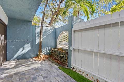 523 NE 38th St 6, Miami FL - photo 9 of 56