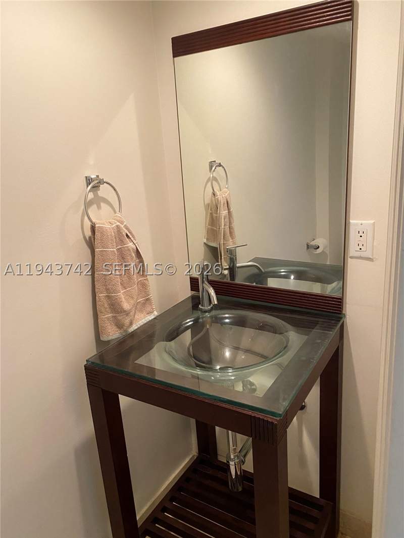 1 bedroom Condominium at 6917 Collins Ave 426, The Collins Condo, Miami Beach — photo 4