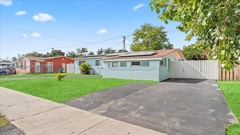 3 bedroom SingleFamilyResidence at 18502 NW 23rd Ct, Bell Gardens, Miami Gardens — photo 4