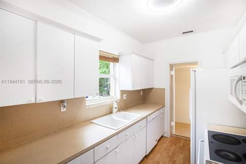 236 SW 28th Rd, Miami FL - photo 10 of 32