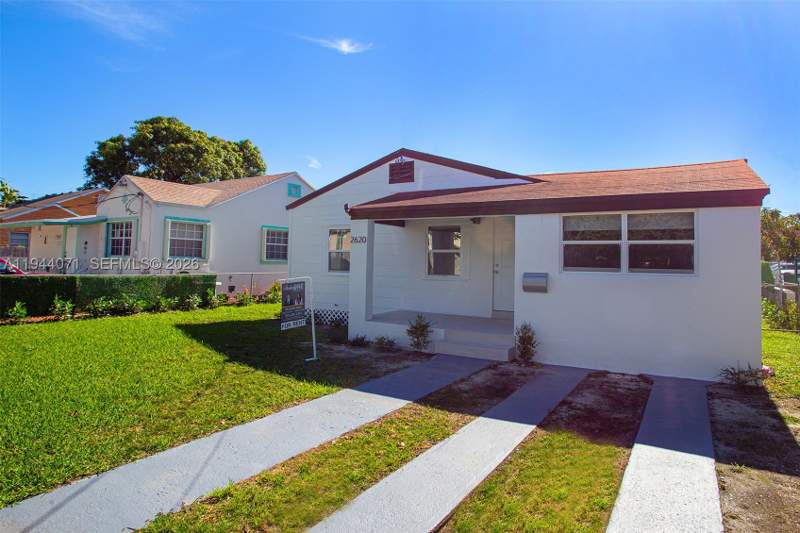 2 bedroom SingleFamilyResidence at 2620 SW 9th St, Hazel Park, Miami — photo 2