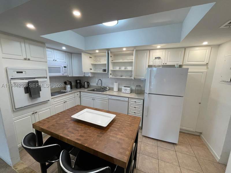 1 bedroom Condominium at 19370 Collins Ave 222, Ocean Reserve Condo, Sunny Isles Beach — photo 4