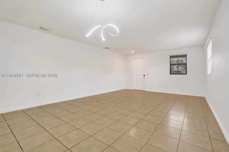 5 bedroom SingleFamilyResidence at 3504 W 94th St, Bonterra, Hialeah — photo 4