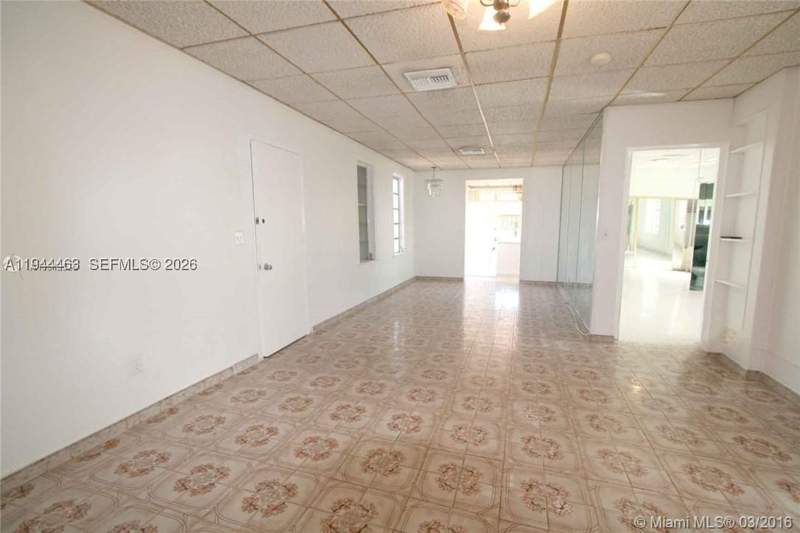 3 bedroom SingleFamilyResidence at 1119 SW 9th St, Lawrence Est Land Cos Sub, Miami — photo 5