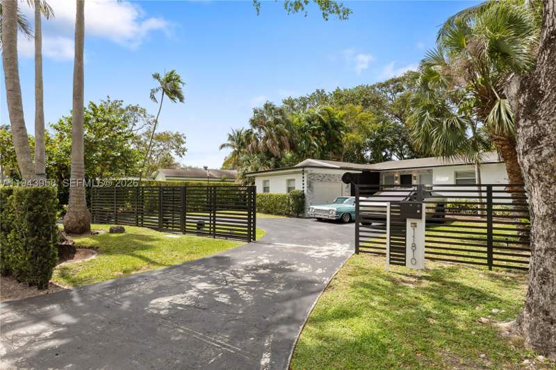 3 bedroom SingleFamilyResidence at 11810 W Biscayne Canal Rd, Halock-Sec 1, Miami — photo 4
