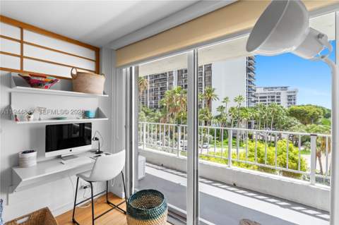 200 SE 15th Rd 5D, Miami FL - photo 13 of 25