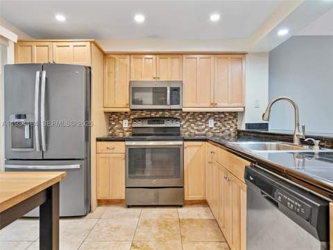 515 NE 38th St 10, Miami FL - photo 10 of 46