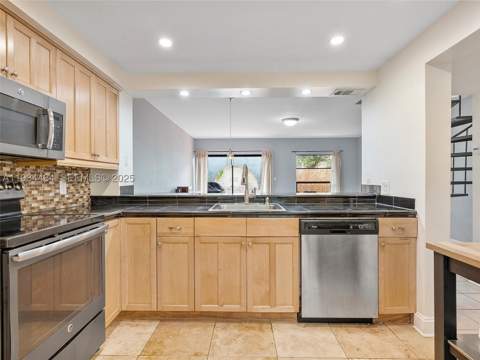 515 NE 38th St 10, Miami FL - photo 11 of 46