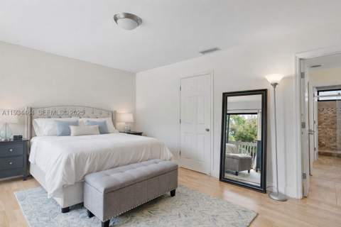 515 NE 38th St 10, Miami FL - photo 15 of 46