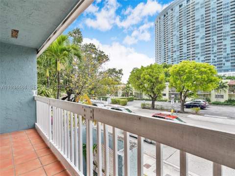 515 NE 38th St 10, Miami FL - photo 16 of 46