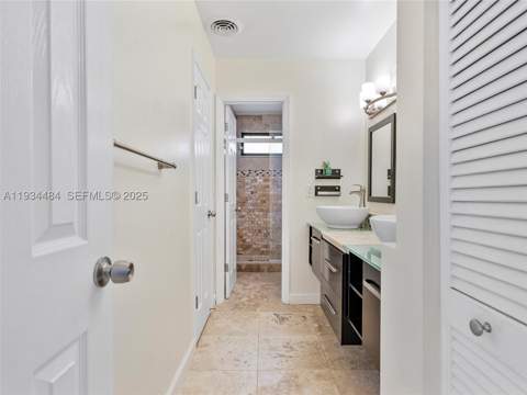 515 NE 38th St 10, Miami FL - photo 21 of 46