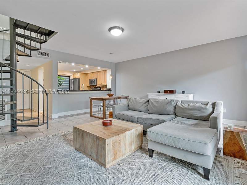 2 bedroom Townhouse at 515 NE 38th St 10, Corona Bay Townhouses Con, Miami — photo 3