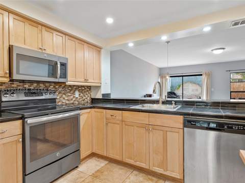 515 NE 38th St 10, Miami FL - photo 6 of 46