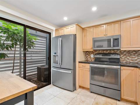 515 NE 38th St 10, Miami FL - photo 7 of 46