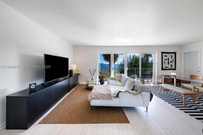 2 bedroom Condominium at 11111 Biscayne Blvd 2D, Jockey Club Condo, Miami — photo 2