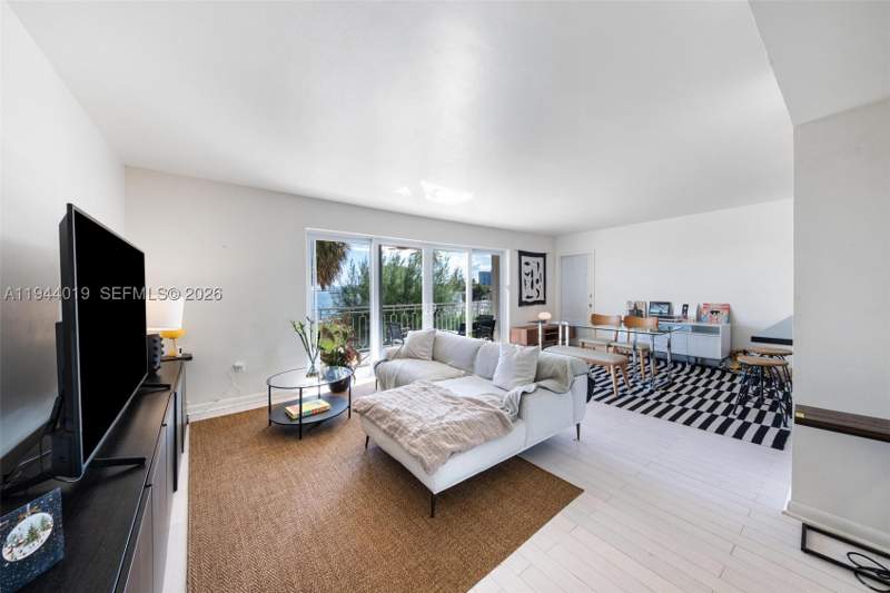 2 bedroom Condominium at 11111 Biscayne Blvd 2D, Jockey Club Condo, Miami — photo 3