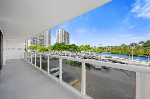 20505 E Country Club Dr 231, Aventura FL - photo 24 of 28