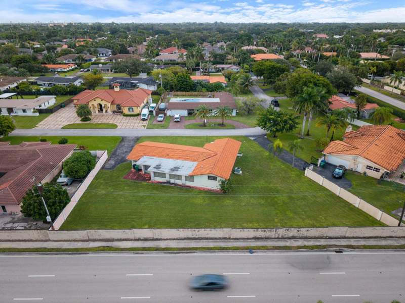 3 bedroom SingleFamilyResidence at 8230 SW 87th Terrace, Kendall Point, Miami — photo 3