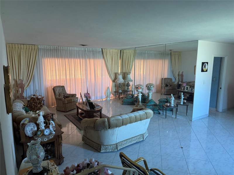 3 bedroom SingleFamilyResidence at 8230 SW 87th Terrace, Kendall Point, Miami — photo 4