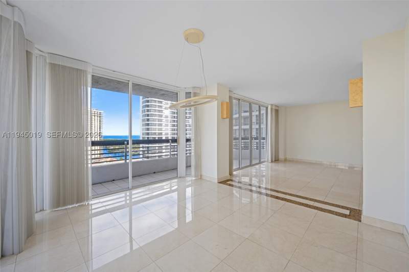 2 bedroom Condominium at 19101 NE 36th Ct 2006, Mystic Pointe Condo No Th, Aventura — photo 2
