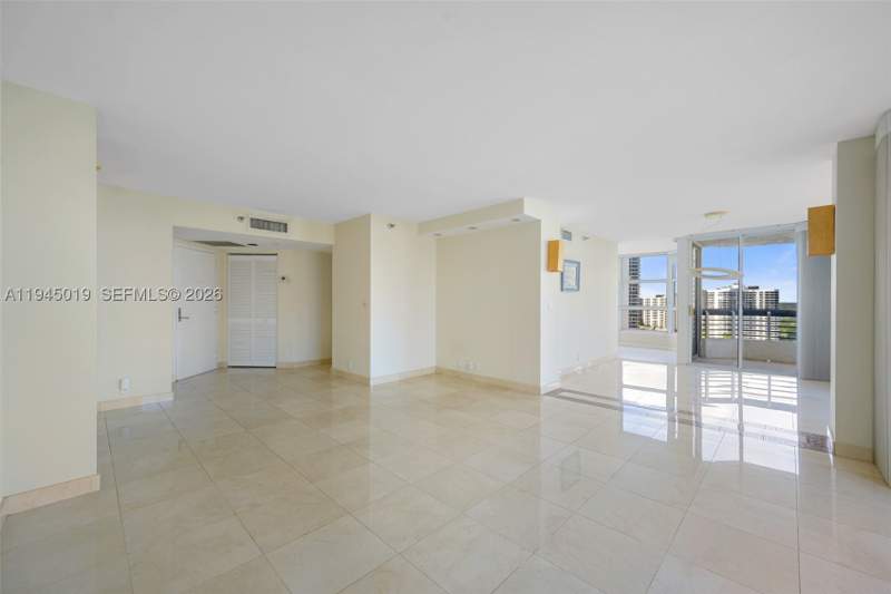 2 bedroom Condominium at 19101 NE 36th Ct 2006, Mystic Pointe Condo No Th, Aventura — photo 5