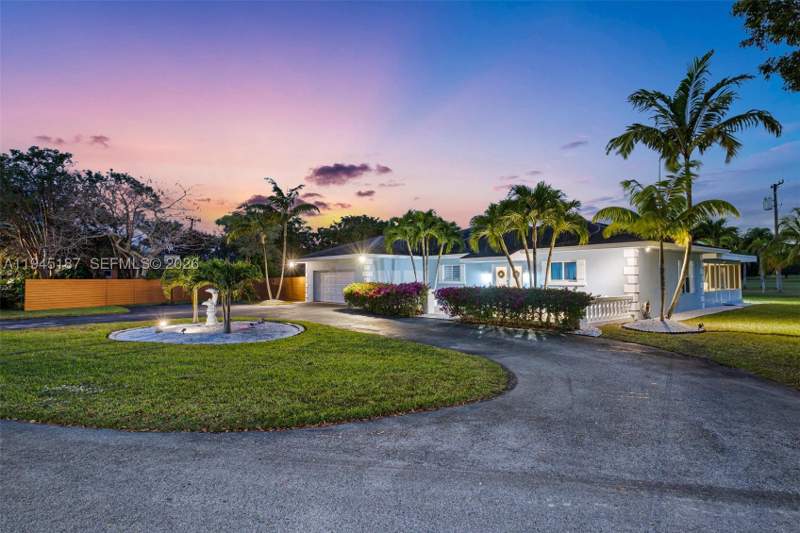 4 bedroom SingleFamilyResidence at 17405 SW 245th Ter, Country Club Ests Of Home, Homestead — photo 2
