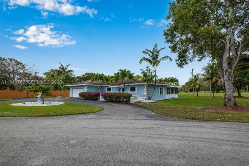 4 bedroom SingleFamilyResidence at 17405 SW 245th Ter, Country Club Ests Of Home, Homestead — photo 3