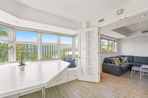 1881 Washington Ave 5H, Miami Beach FL - photo 11 of 30