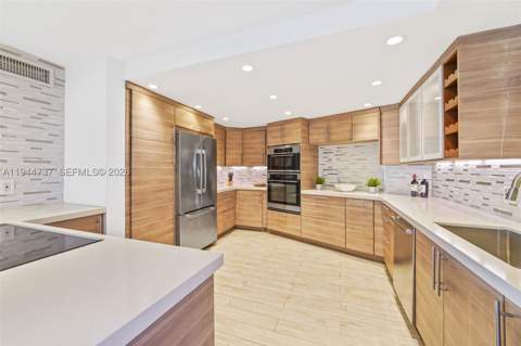 1881 Washington Ave 5H, Miami Beach FL - photo 13 of 30