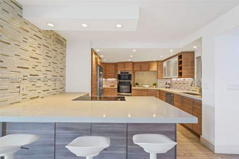 1881 Washington Ave 5H, Miami Beach FL - photo 14 of 30