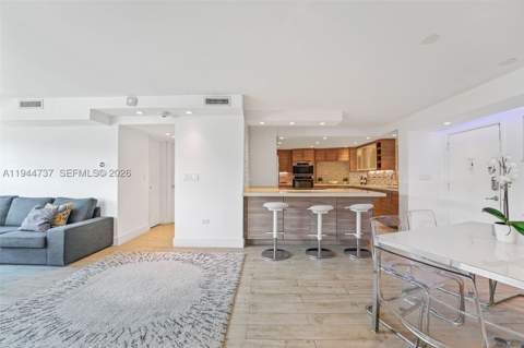 1881 Washington Ave 5H, Miami Beach FL - photo 9 of 30