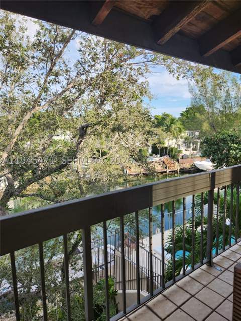 5201 Orduna Dr 14, Coral Gables FL - photo 11 of 37