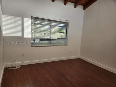 5201 Orduna Dr 14, Coral Gables FL - photo 13 of 37
