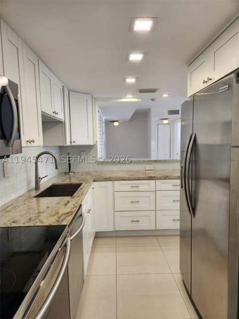 5201 Orduna Dr 14, Coral Gables FL - photo 17 of 37