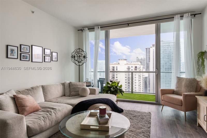 2 bedroom Condominium at 1111 SW 1st Ave 3723-N, The Axis On Brickell II C, Miami — photo 2