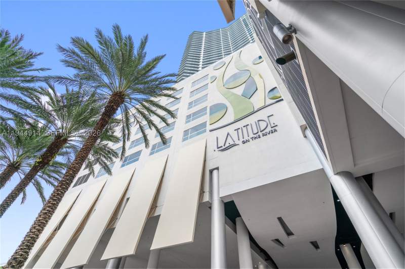 2 bedroom Condominium at 185 SW 7th St 2702, Latitude On The River Con, Miami — photo 2