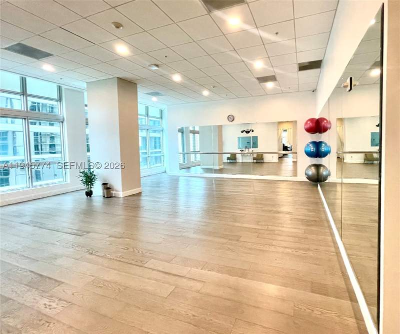 1 bedroom Condominium at 300 S Biscayne Blvd T-1803, Met 1, Miami — photo 2