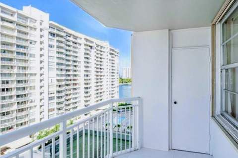 18031 Biscayne Boulevard 1104, Aventura FL - photo 13 of 36