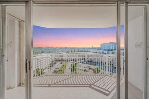 18031 Biscayne Boulevard 1104, Aventura FL - photo 18 of 36